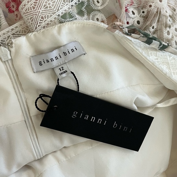 NWT GIANNI BINI | White Wedding Spring Floral Lace Tiered Midi Dress | Size 12 - Picture 11 of 13
